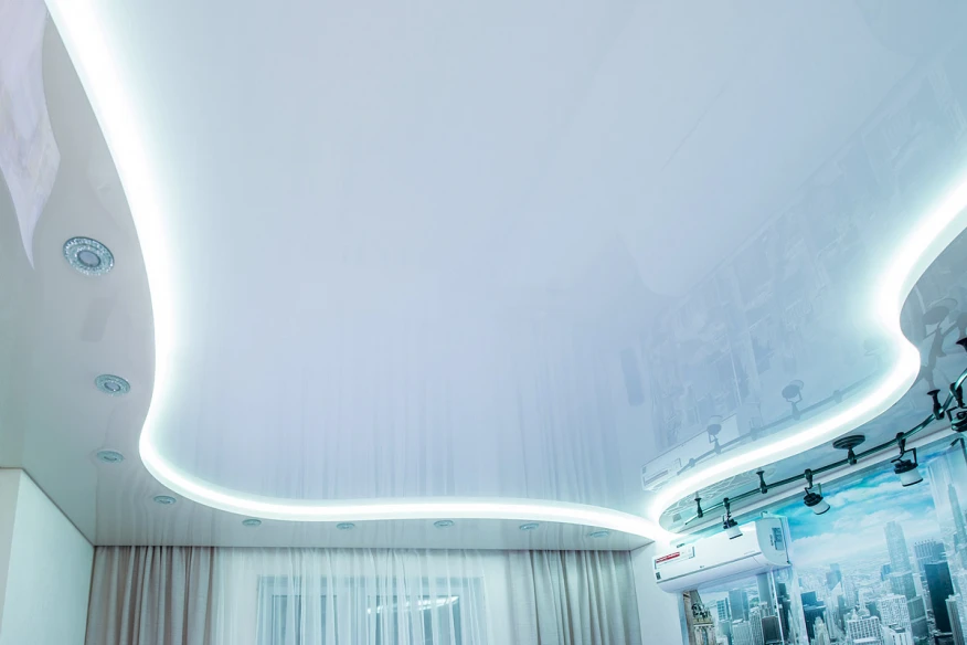 Tavan extensibil cu iluminare LED pe contur